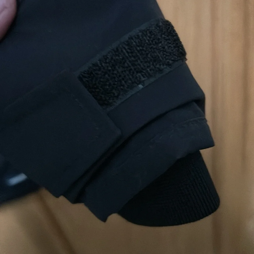 Lands’ End Women’s Winter Squall Jacket. Black. Size Large. (Relaxed Fit) - Picture 4 of 10